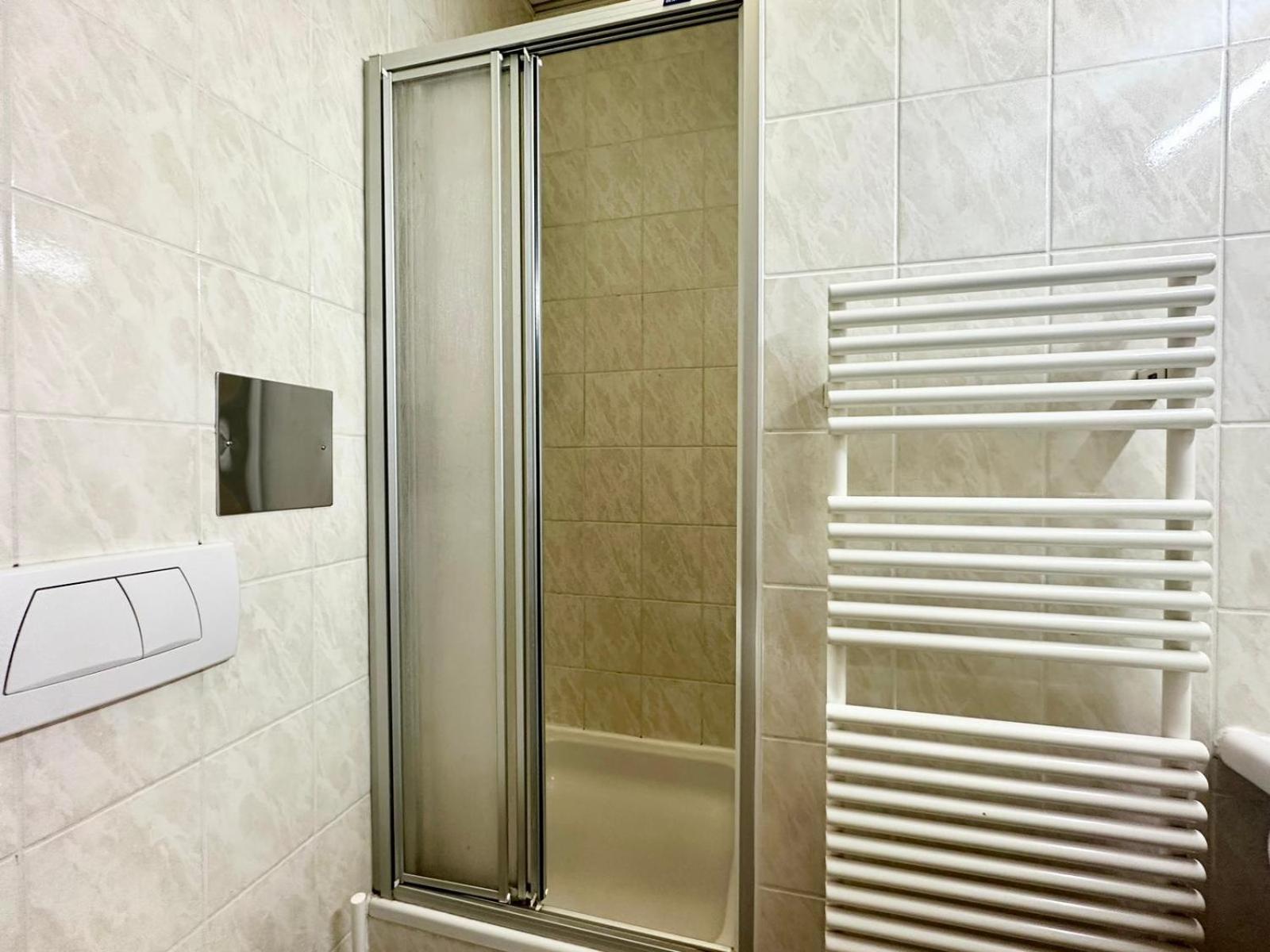 Very Central, 3 Min To Metro Aparthotel *